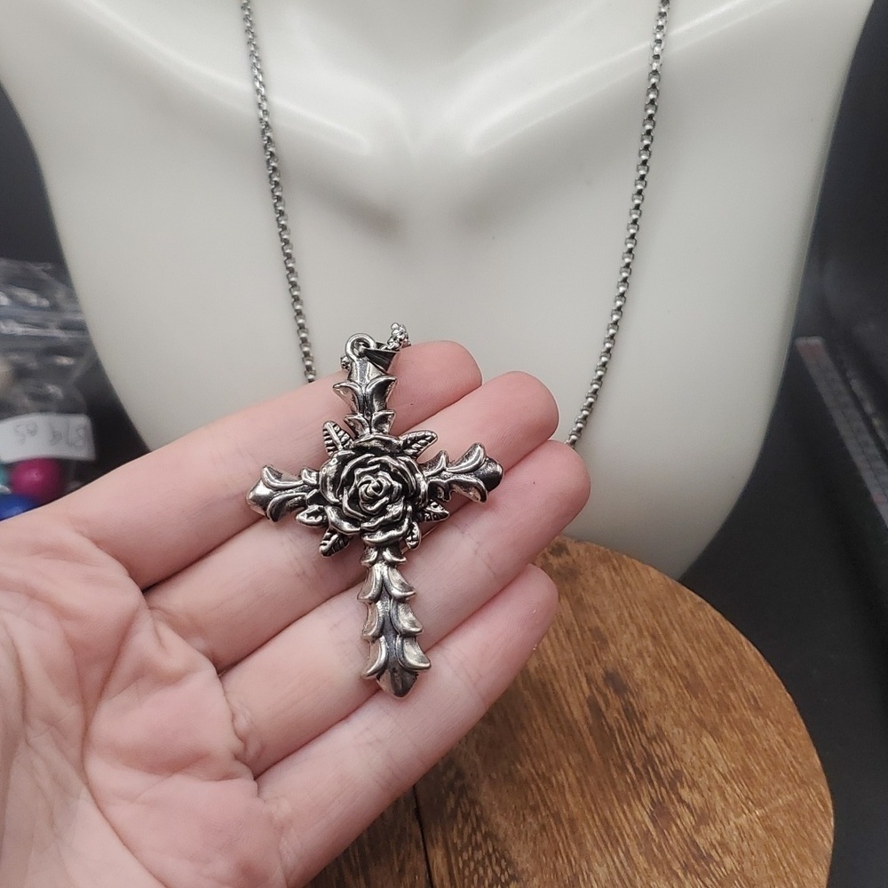 Sterling pendant cross with‎ silver tone mesh chain  N3115